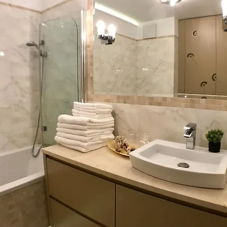 Stadium Apartment *